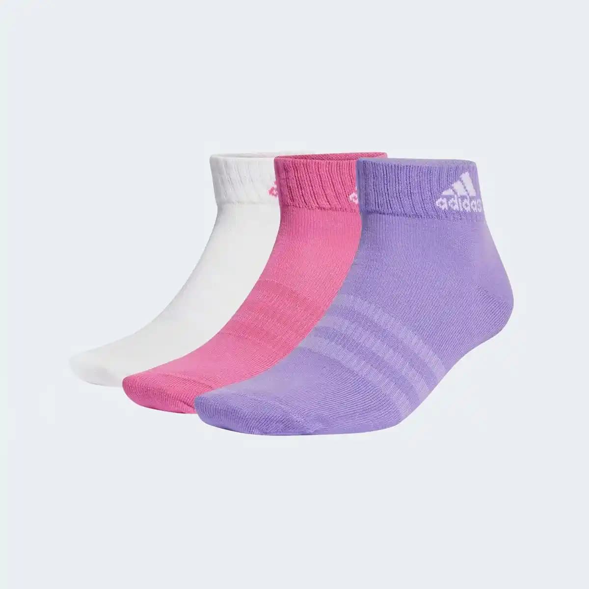 Adidas Bayan Çorapları: Konfor ve Şıklığı Bir Arada Sunan Modern Tasarımlar