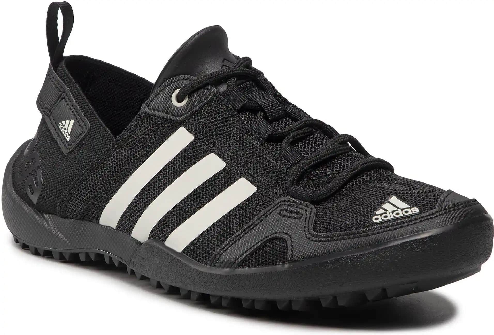 adidas Daroga: Modern Tasarım ve Yüksek Performans Sunan Çok Yönlü Spor Ayakkabısı