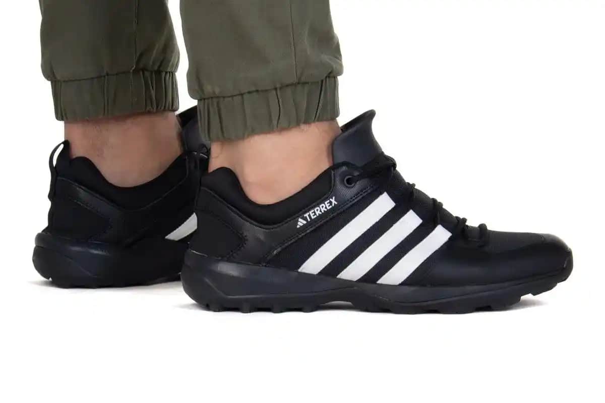 adidas Daroga Plus Canvas: Dayanıklı ve Şık Kanvas Ayakkabı Modelleri