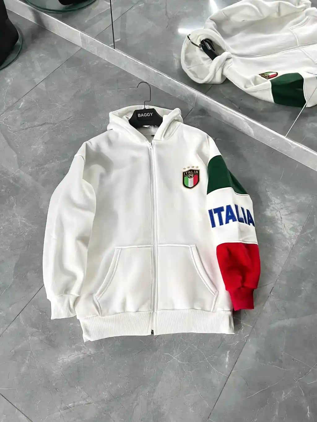 İtalya Hırka Modası: Ayakkabı ve Aksesuarlarla Şıklık Yaratmanın Yolları