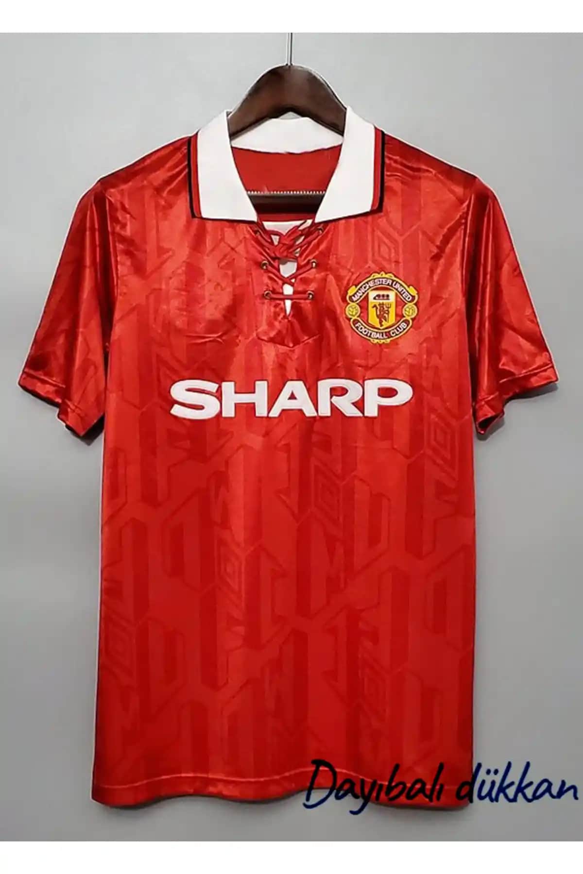 Manchester United Yakalı Forması: Spor Şıklığını Yansıtan Klasik ve Modern Tasarım