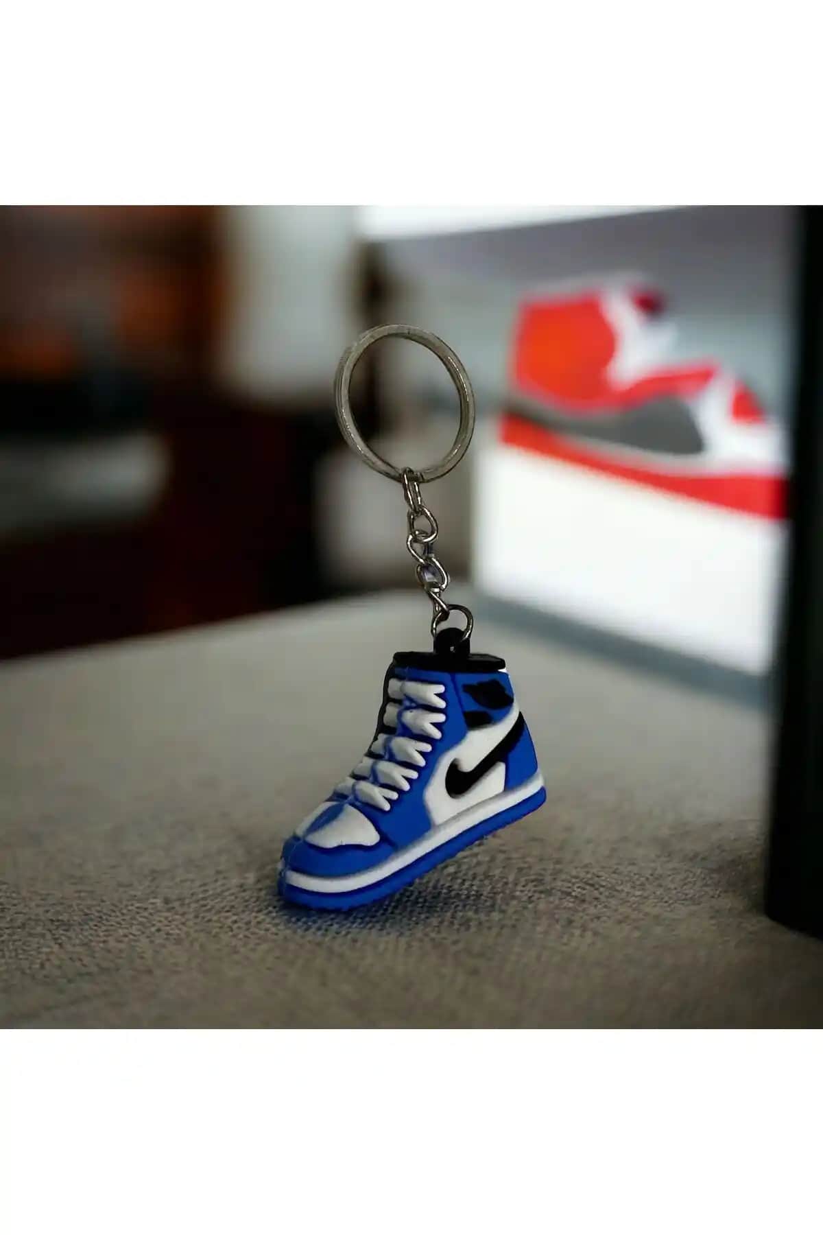 Nike Anahtarlıklar: Spor Tutkunları ve Marka Hayranları İçin Şık ve Dayanıklı Aksesuarlar