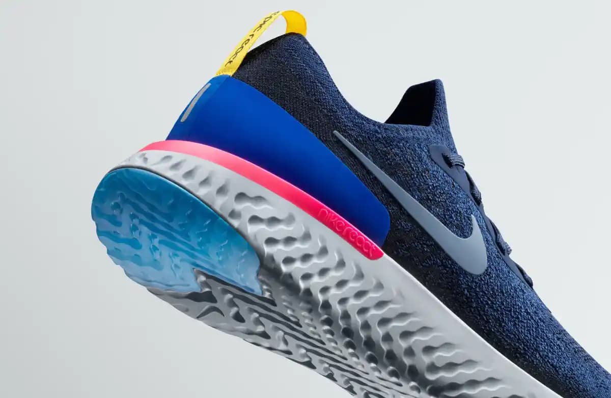 Nike Epic React Flyknit: Hafif ve Performans Odaklı Spor Ayakkabısı Özellikleri
