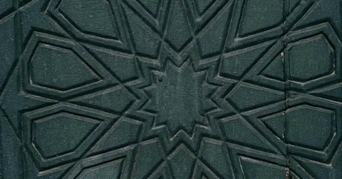 Nike Jumbo 77 Ayakkabıları: Şıklık ve Konforu Bir Arada Sunan Modern Tasarım