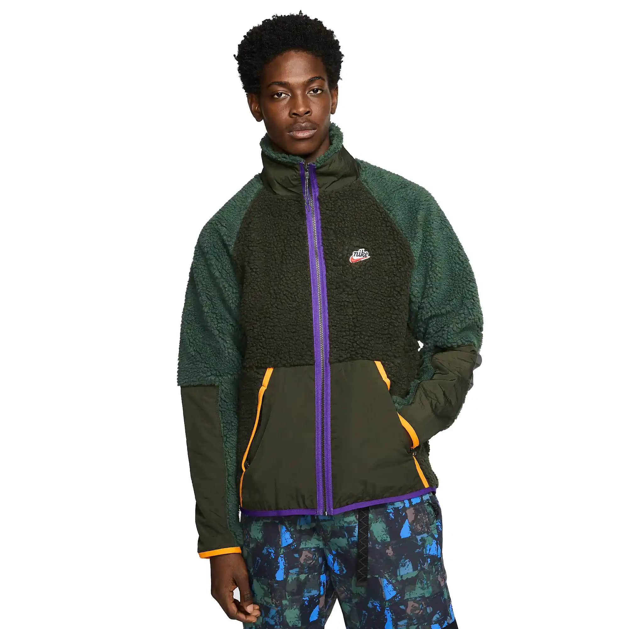 Nike Sherpa Ceketleri: Konfor ve Şıklığı Bir Arada Sunan Kış Giyim Seçeneği