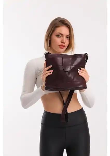 Fubileather Deri Crossbody Postacı Çanta: Şıklık ve Dayanıklılığı Bir Arada Sunar
