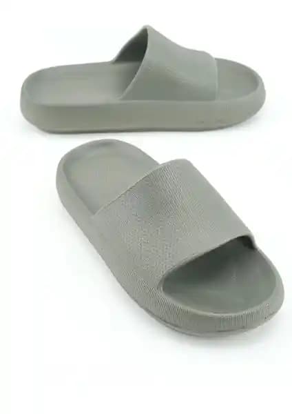 Gezer Erkek Eva Yazlık Terlik: Çok Yönlü Kullanım ve Konfor Sunan Hafif Tasarım