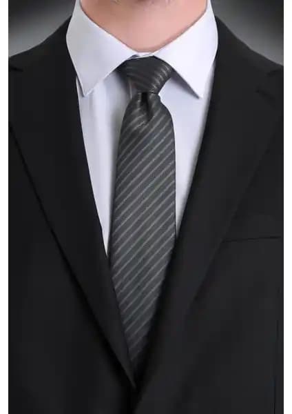 Hatemoğlu Gri Çizgili Erkek Kravatı Şıklık ve Kalitenin Modern Yansıması