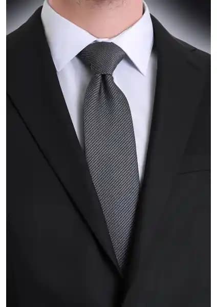 Hatemoğlu Gri Düz Kravat: Modern ve Şık Tasarımıyla İş ve Günlük Kullanım İçin Uygun