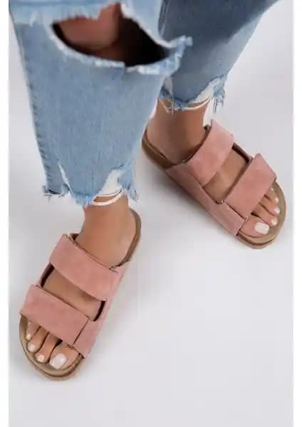 Manijero Vina Kadın Pudra Deri Terlik Şıklık ve Konforu Bir Arada Sunar