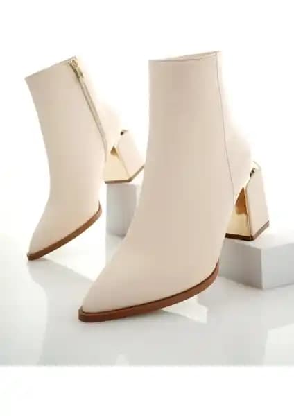 Muggo Kylie Garantili Kadın Botu: Şıklık ve Fonksiyonellik Bir Arada