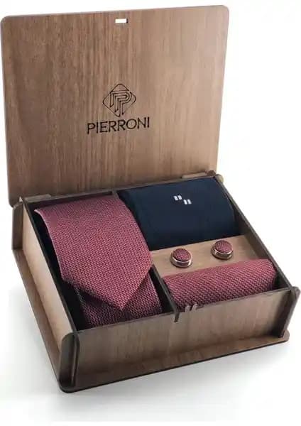 Pierroni Bordo Erkek Seti: Kravat Mendil Kol Düğmesi ve Çorap ile Şıklık ve Fonksiyonellik