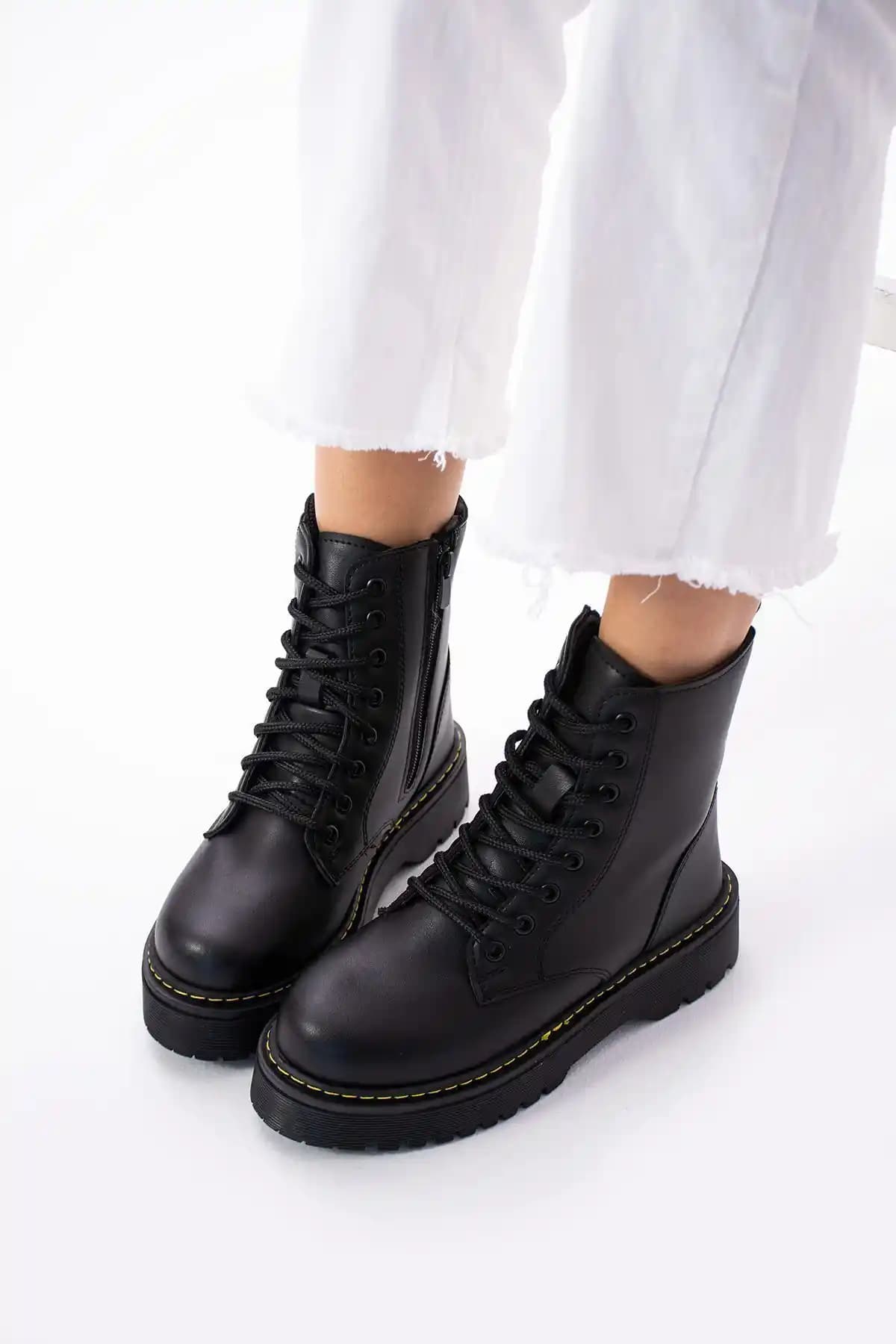 ŞNG Siyah Cilt Kadın Botu: Şıklık ve Konfor Sunan Kış Ayakkabısı