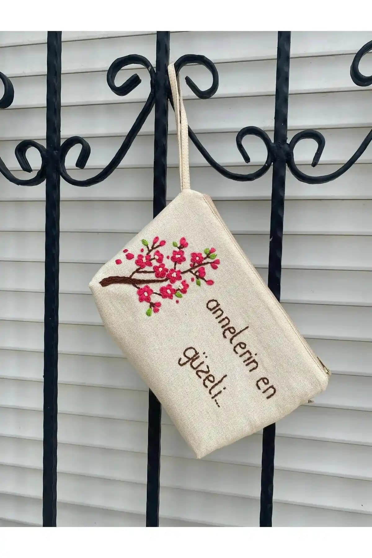 30'lu Yaşlardaki Anneler İçin Moda ve Fonksiyonellik Dengesinde El Çantası Seçimi