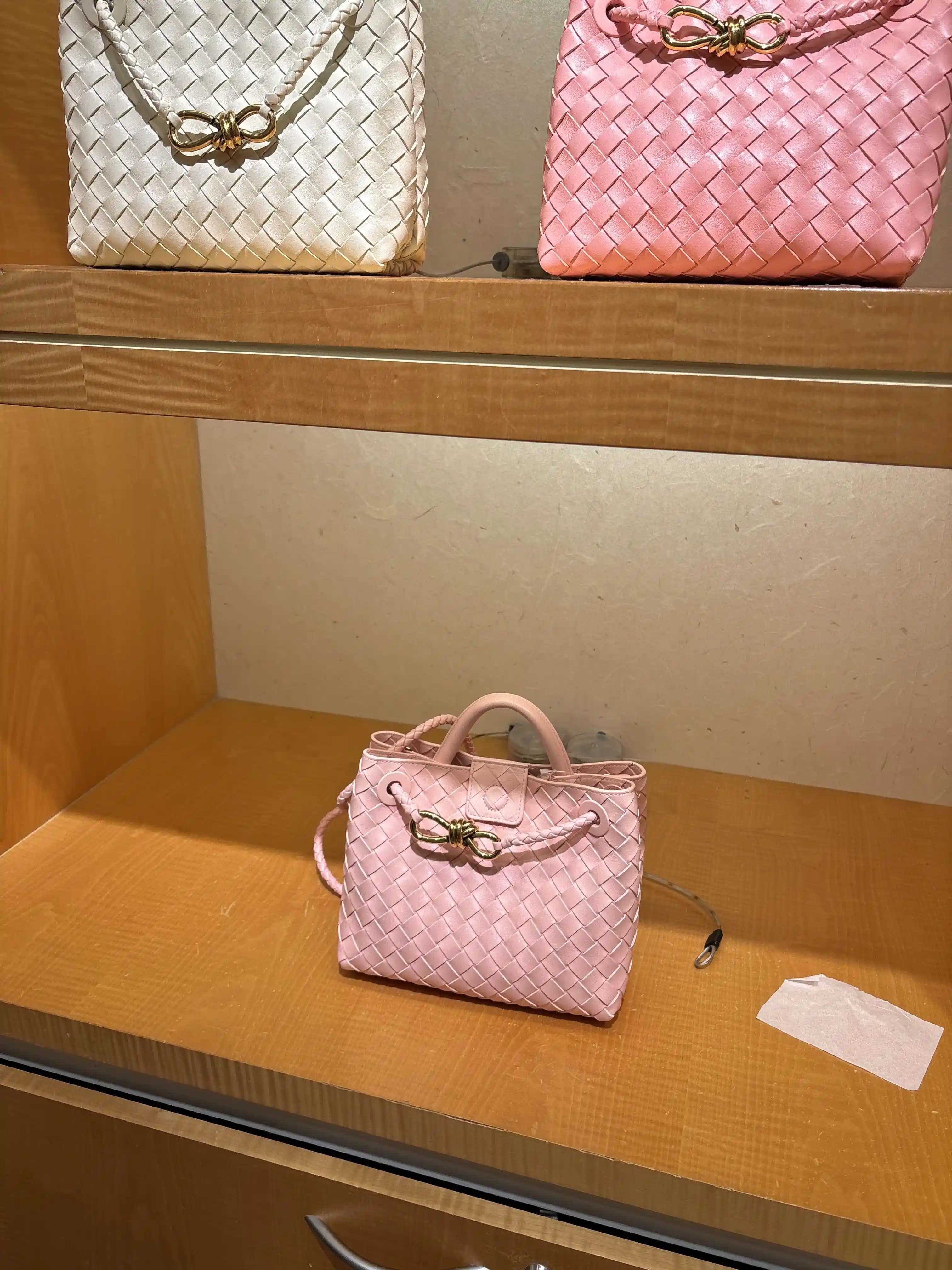 Bottega Veneta Andiamo Çanta İncelemesi: Tasarım, Kullanım ve Kullanıcı Deneyimleri