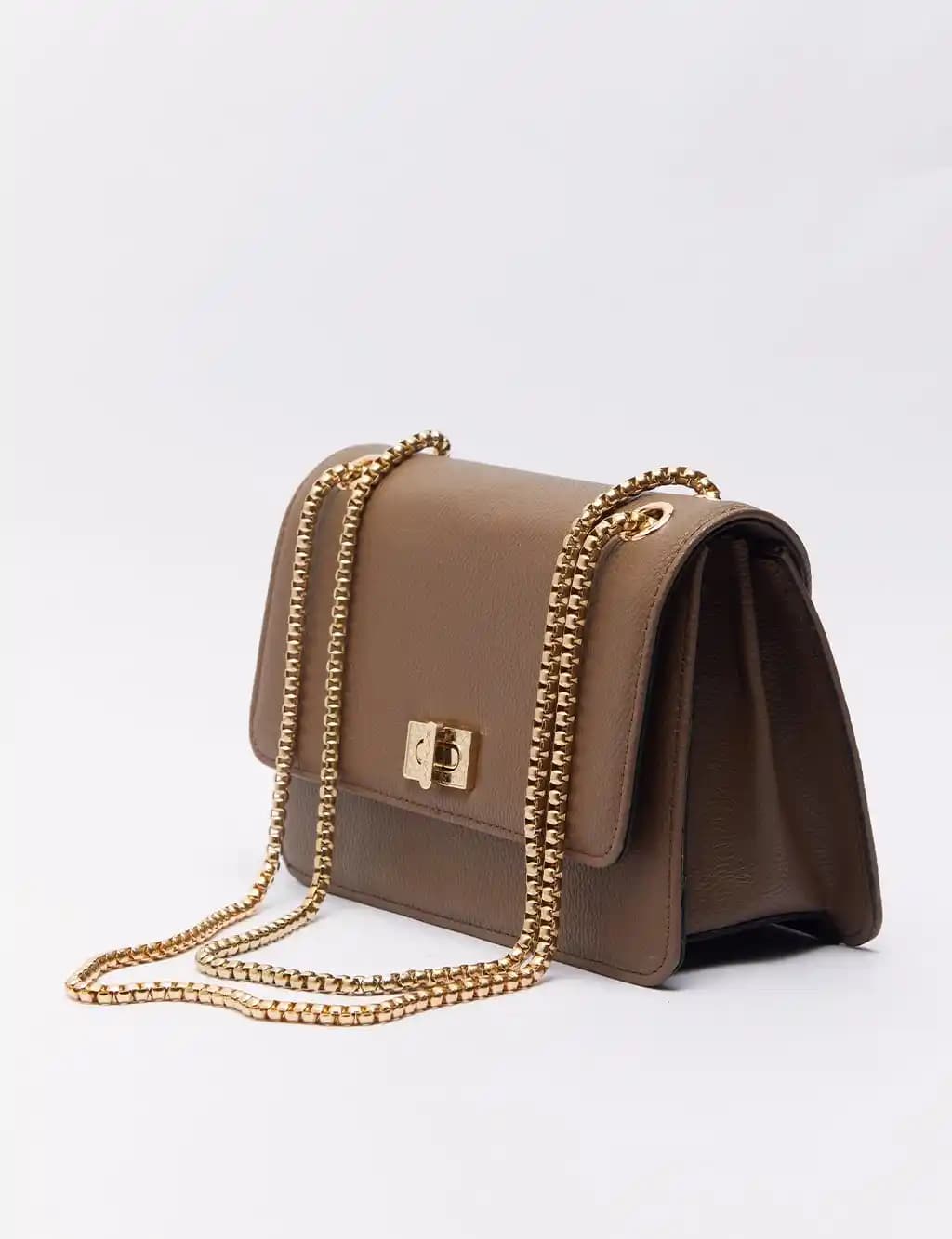 Çanta Tasarımında Yenilik ve Fonksiyonellik: Sıradanlıktan Uzak Modellerin İncelenmesi