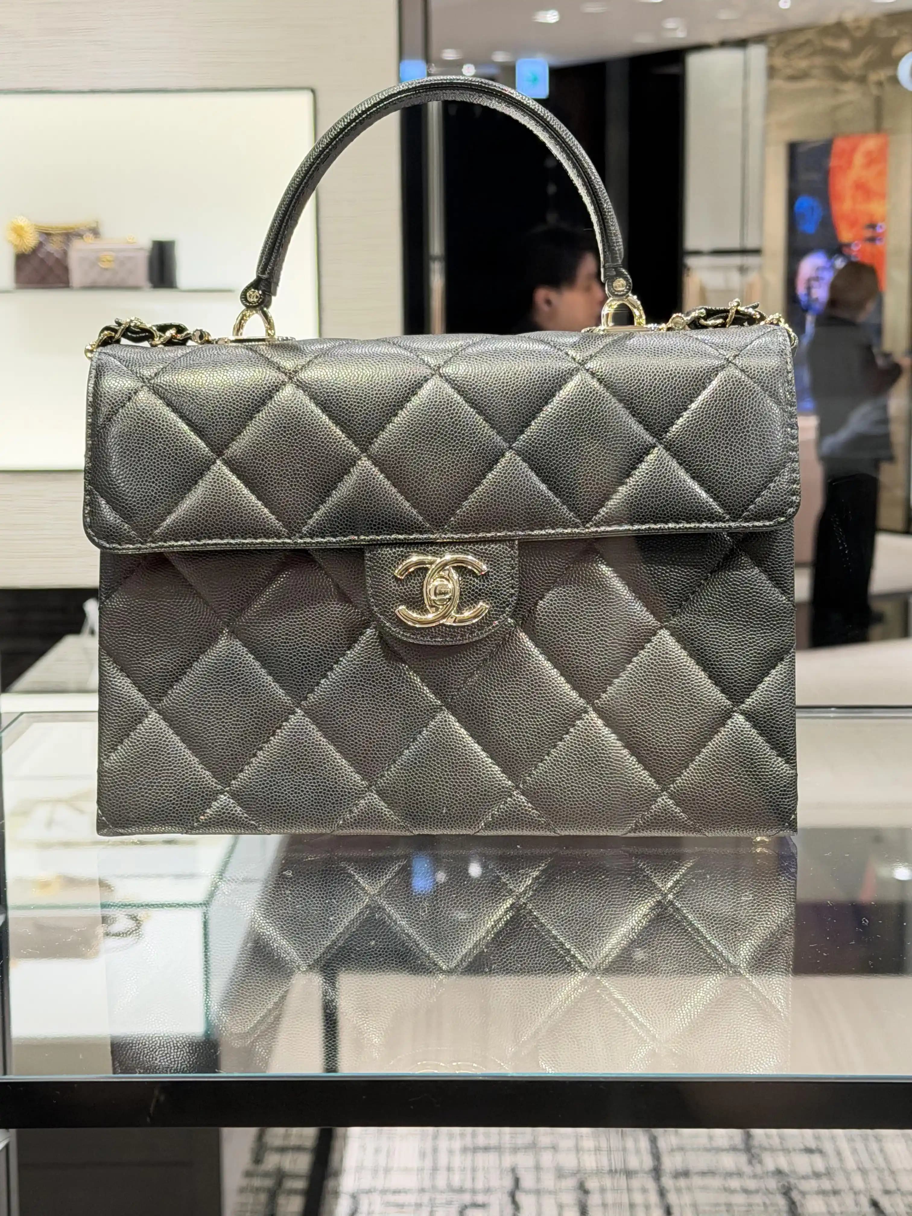 Chanel Çantalarında Asimetrik Kapak Sorunu: Tasarım Tercihi mi İşçilik Hatası mı?