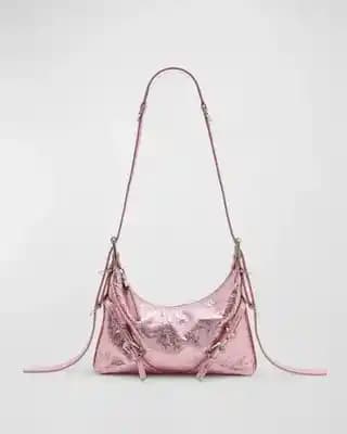 Metallic, İridesan ve Süslemeli Çantaların Moda Dünyasındaki Yükselişi ve Kullanıcı Deneyimleri