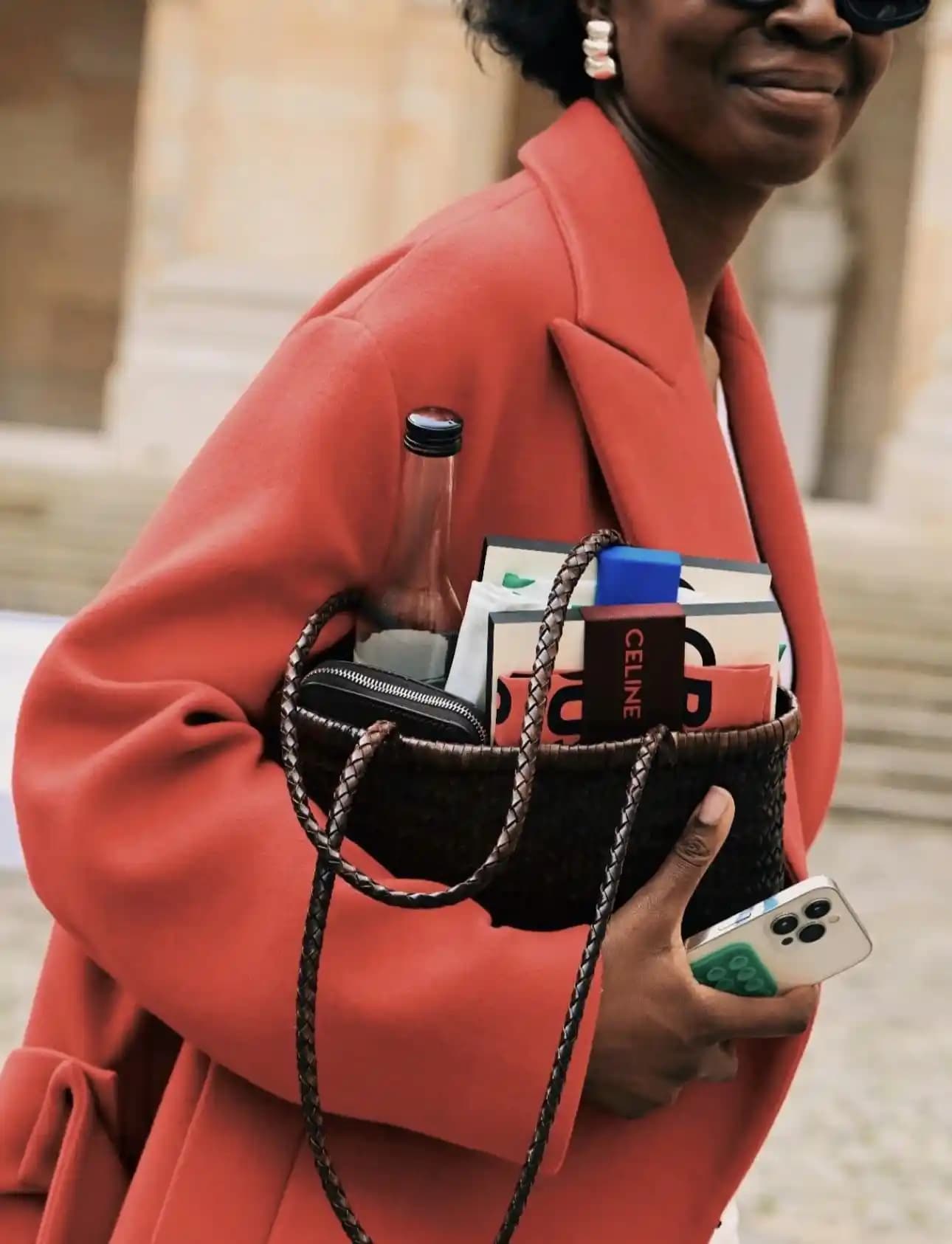 Recho Omondi'nin Çantası: Dragon Diffusion ve Benzer Örgü Deri Modellerinin İncelenmesi