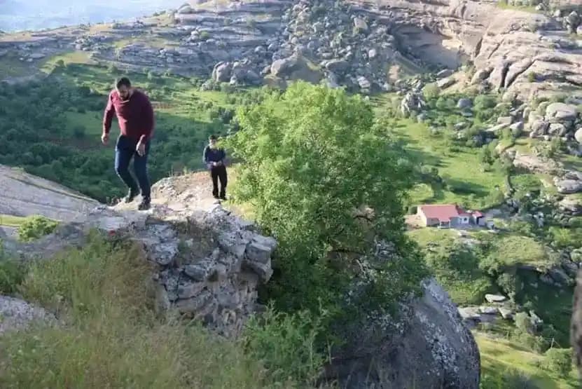 Seyahatler İçin Çok Amaçlı Ayakkabı Seçimi: Konfor, Dayanıklılık ve Kullanım Önerileri