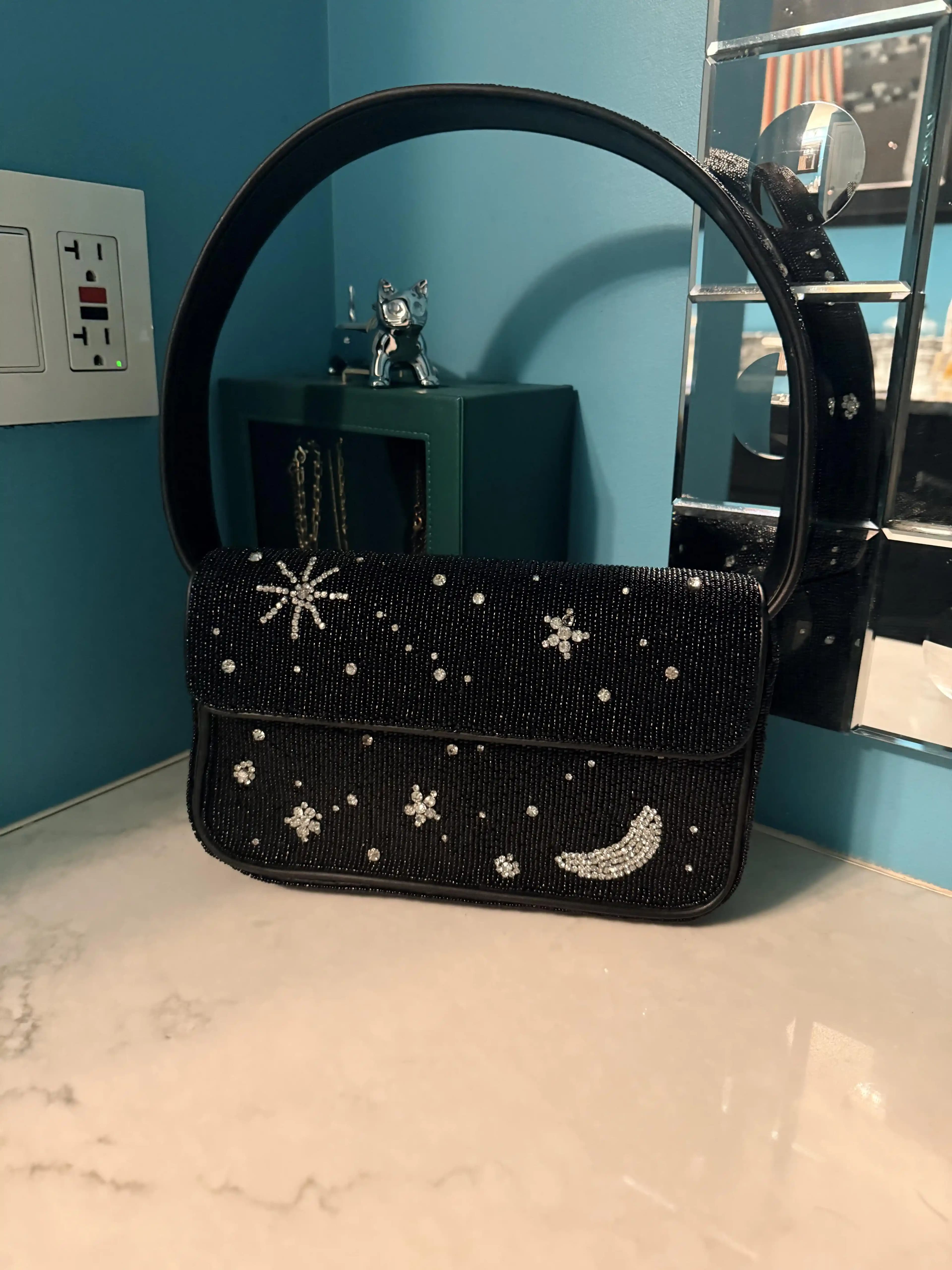 Staud Boncuklu Çanta: Tasarım Detayları, Kullanım Zorlukları ve Alternatif Seçenekler