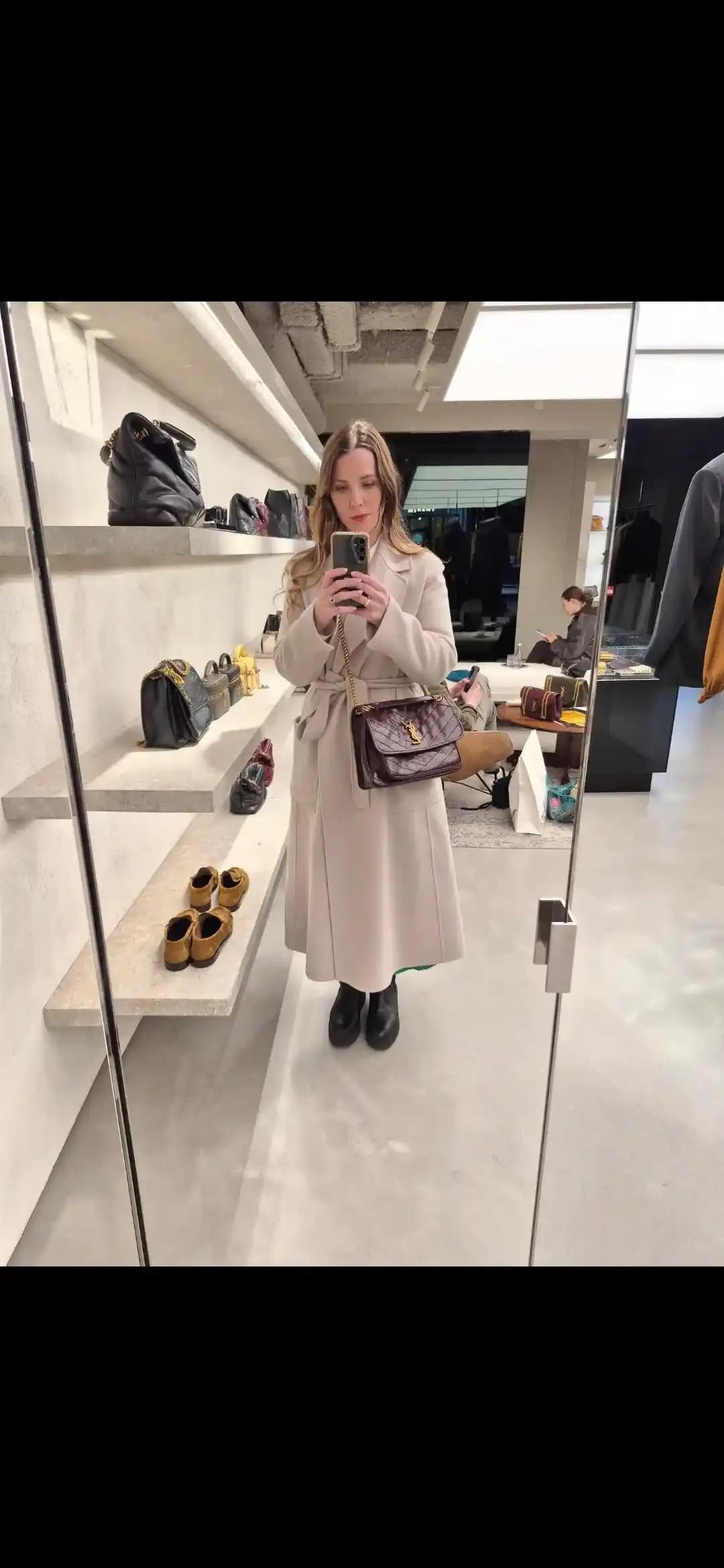 Yves Saint Laurent Nikki ve Louis Vuitton Pochette Métis Çantalarının Günlük Kullanım İçin Karşılaştırması