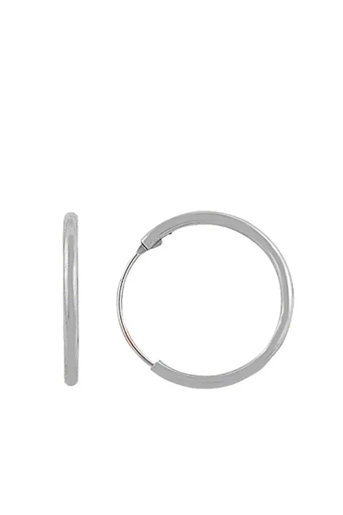 925 Ayar Gümüş Halka Küpe: Şık Tasarım ve Uzun Ömürlü Kullanım İmkanı