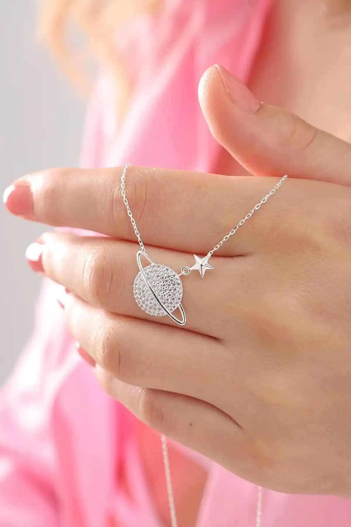 925 Ayar Gümüş Satürn Gezegen Modeli Zirkon Taşlı Kolye Şık ve Dayanıklı Tasarım