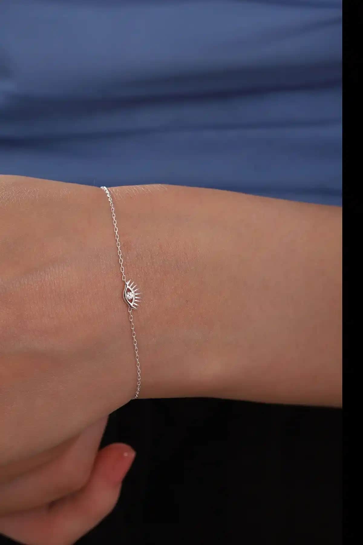 925 Ayar Gümüş Zincirli Zirkon Taşlı Minimal Bileklik ile Şıklığınızı Tamamlayın