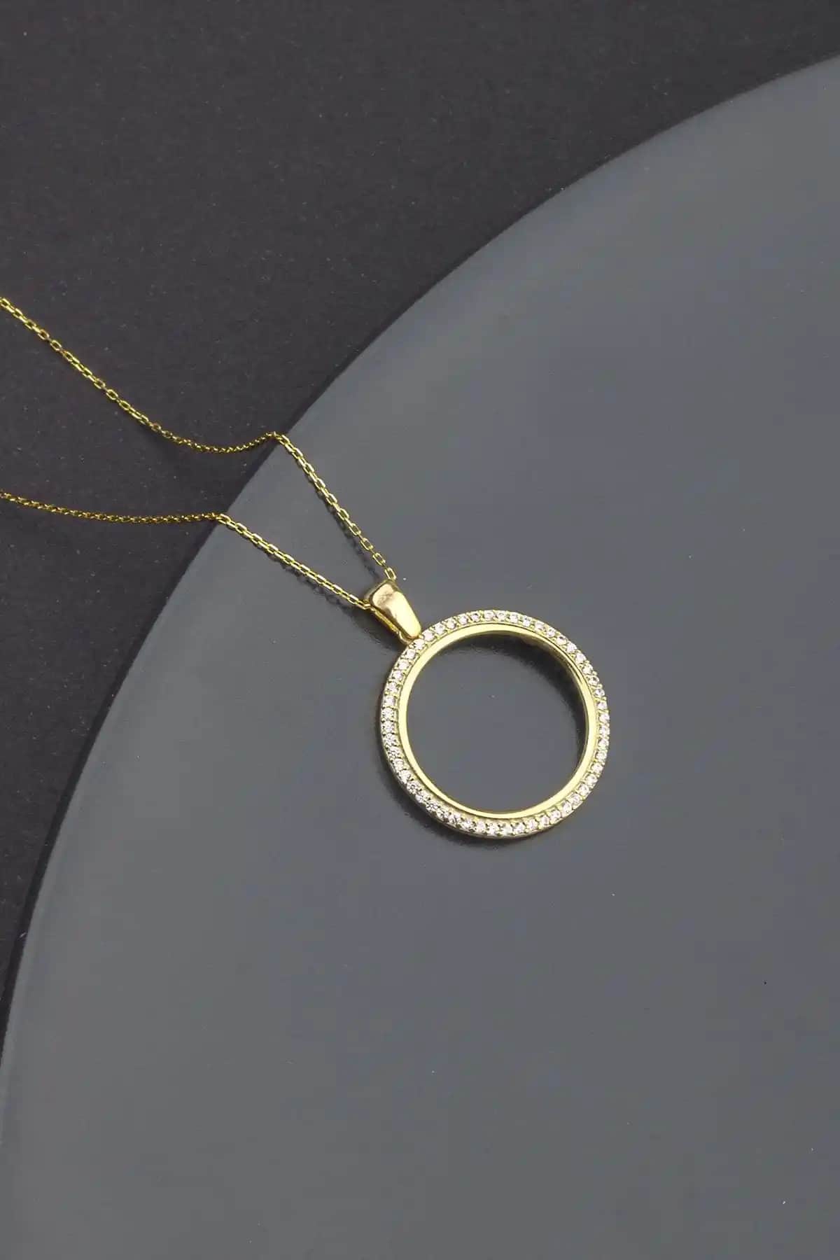 925 Ayar Gümüş Zirkon Taşlı Çeyreklik Kolye Zarif ve Şık Tasarımıyla Günlük ve Özel Günler İçin