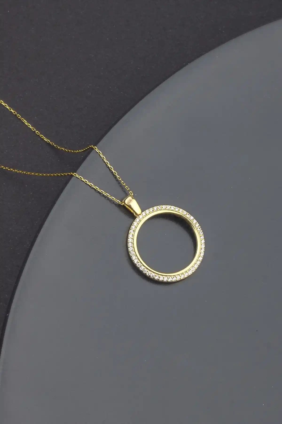 925 Ayar Gümüş Zirkon Taşlı Çeyreklik Kolye Zarif ve Şık Tasarımıyla Günlük ve Özel Günler İçin