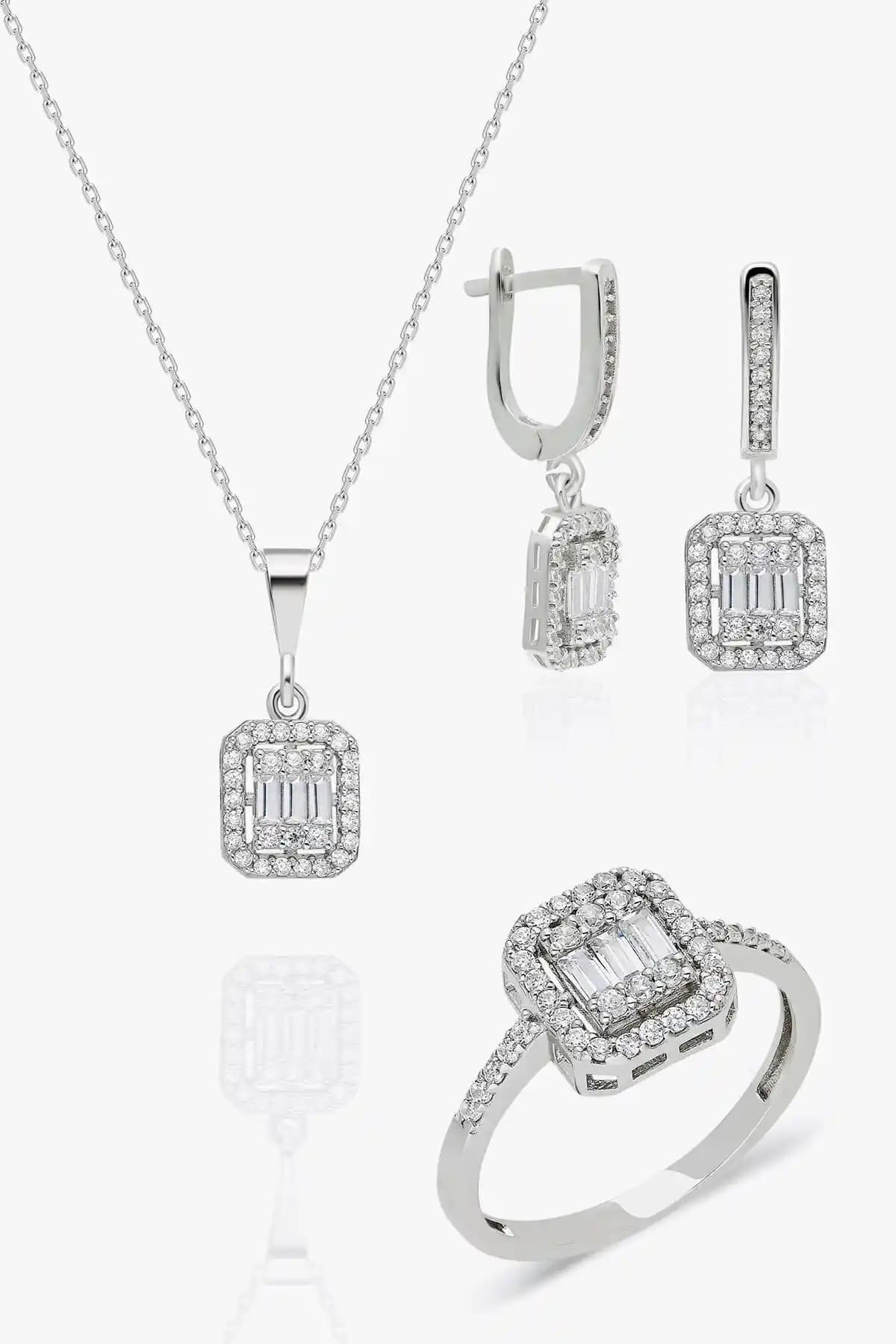 ACAR SİLVER 3'lü Baget Taşlı Kadın Gümüş Takı Seti Zarif ve Şık Tasarımıyla Öne Çıkar