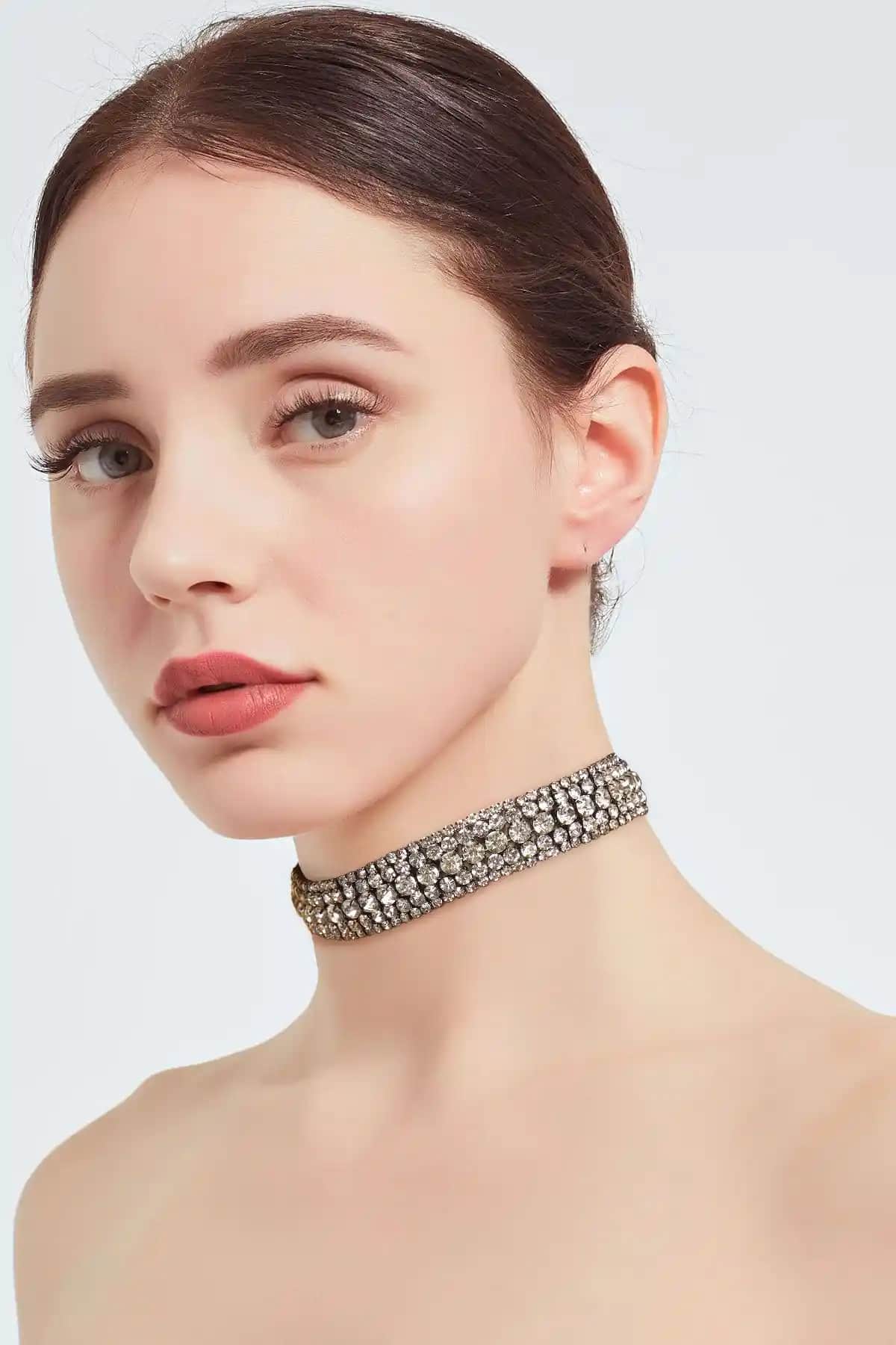 Afrodit Gunbaz Siyah Taşlı Choker Kolye Kadın Şık ve Zarif Tasarım