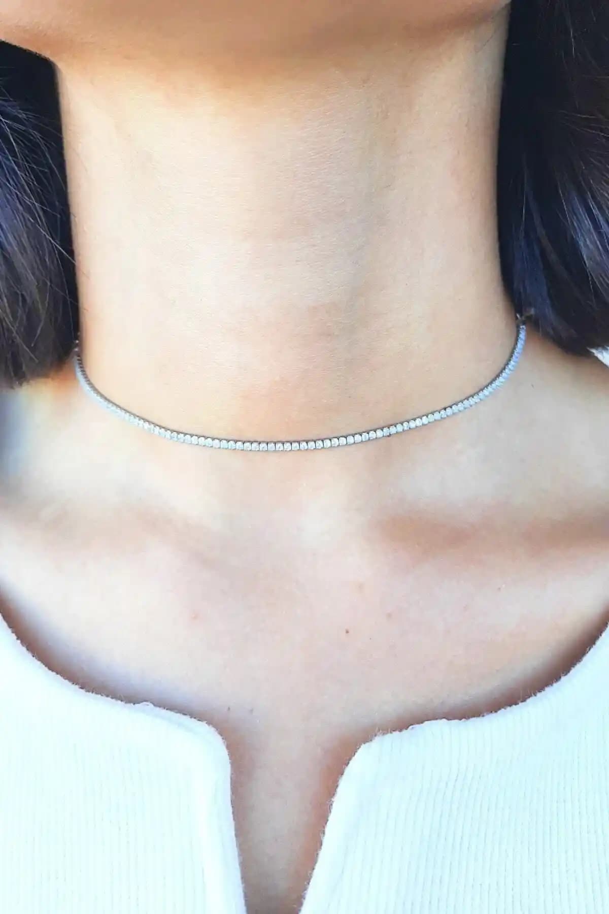 Agora Silver 925 Ayar Gümüş Beyaz Taşlı Su Yolu Choker Kolye Tanıtımı ve Stil İpuçları