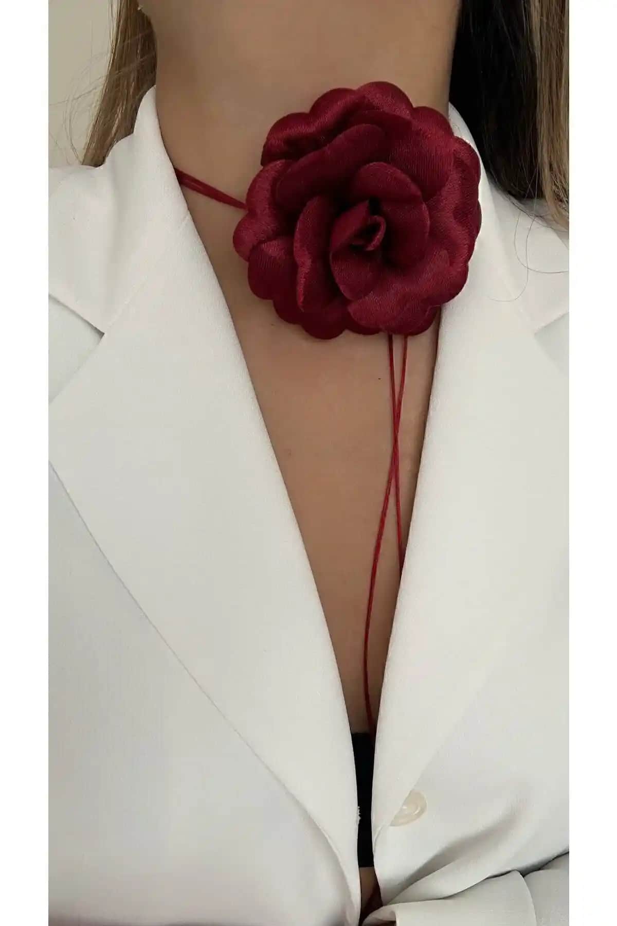 Âlâ Atelier Bağcıklı Kumaş Çiçek Choker Kolye Gül Detaylı Şık Takı Tasarımı