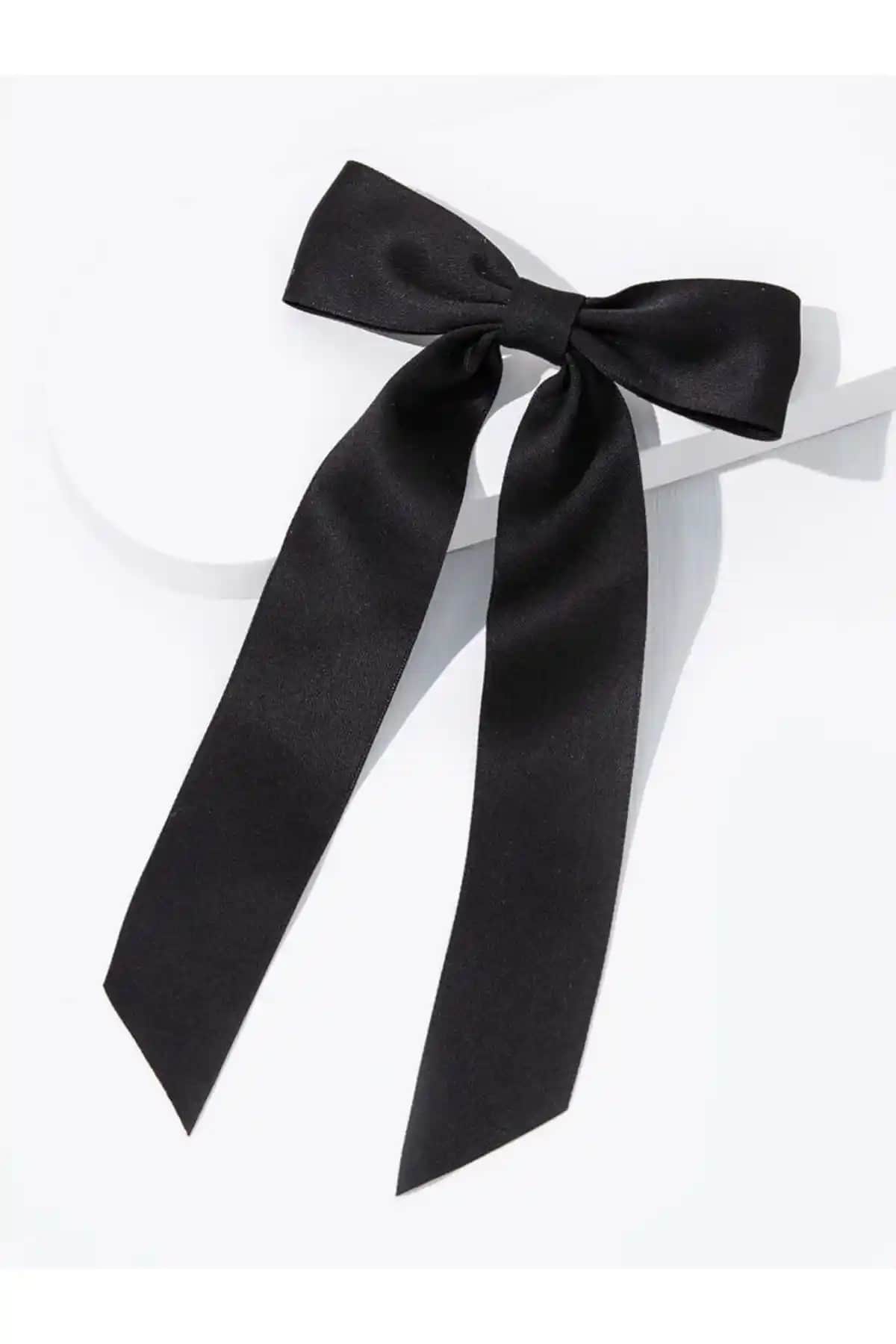 Alhifa Kadın Saten Kurdele Fiyonk Otomatik Tokası Şıklık ve Kullanım Kolaylığı Sunar