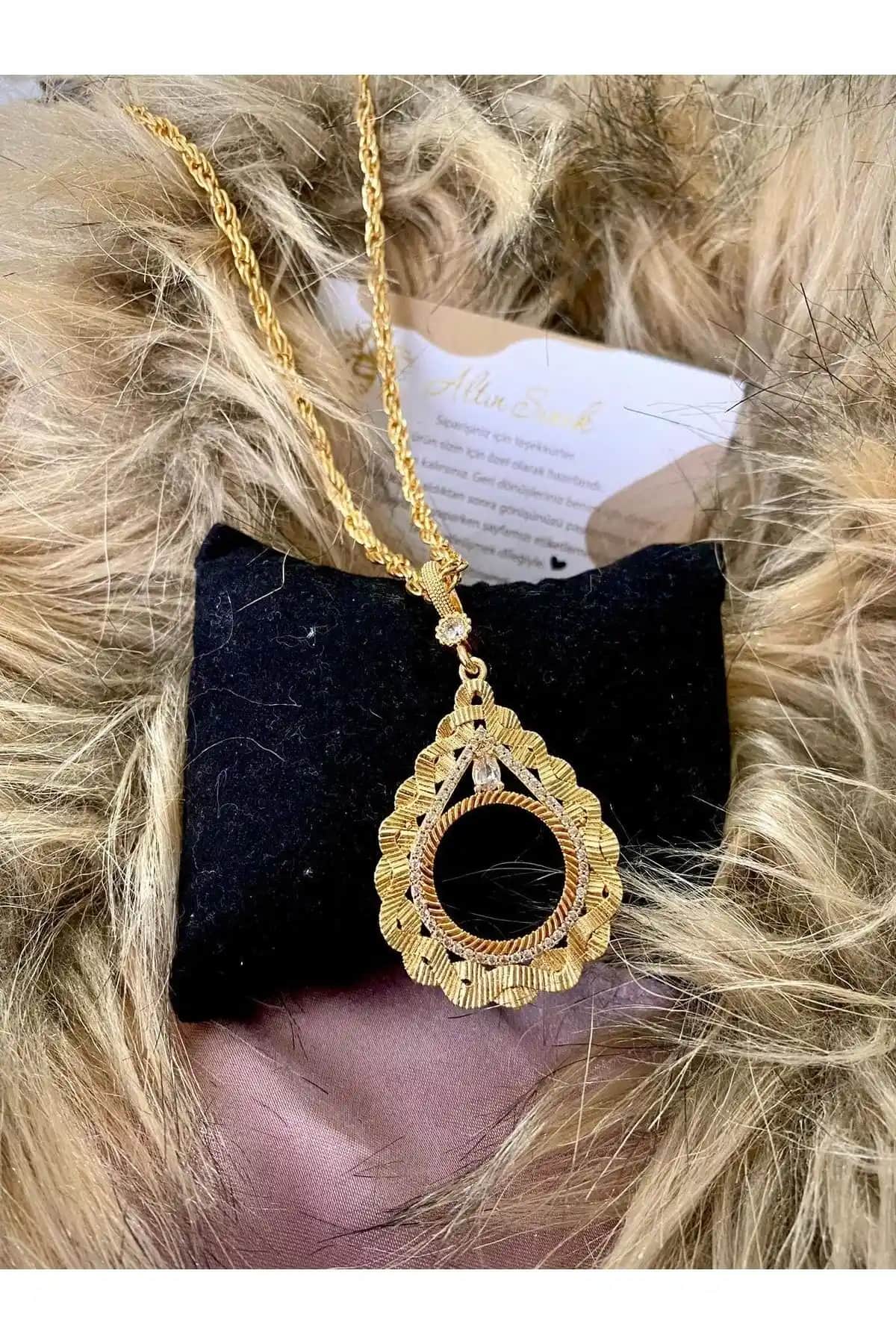 Altın Sineklik Burma Zincir Çeyrekli Kolye: Modern ve Zarif Takı Tasarımı