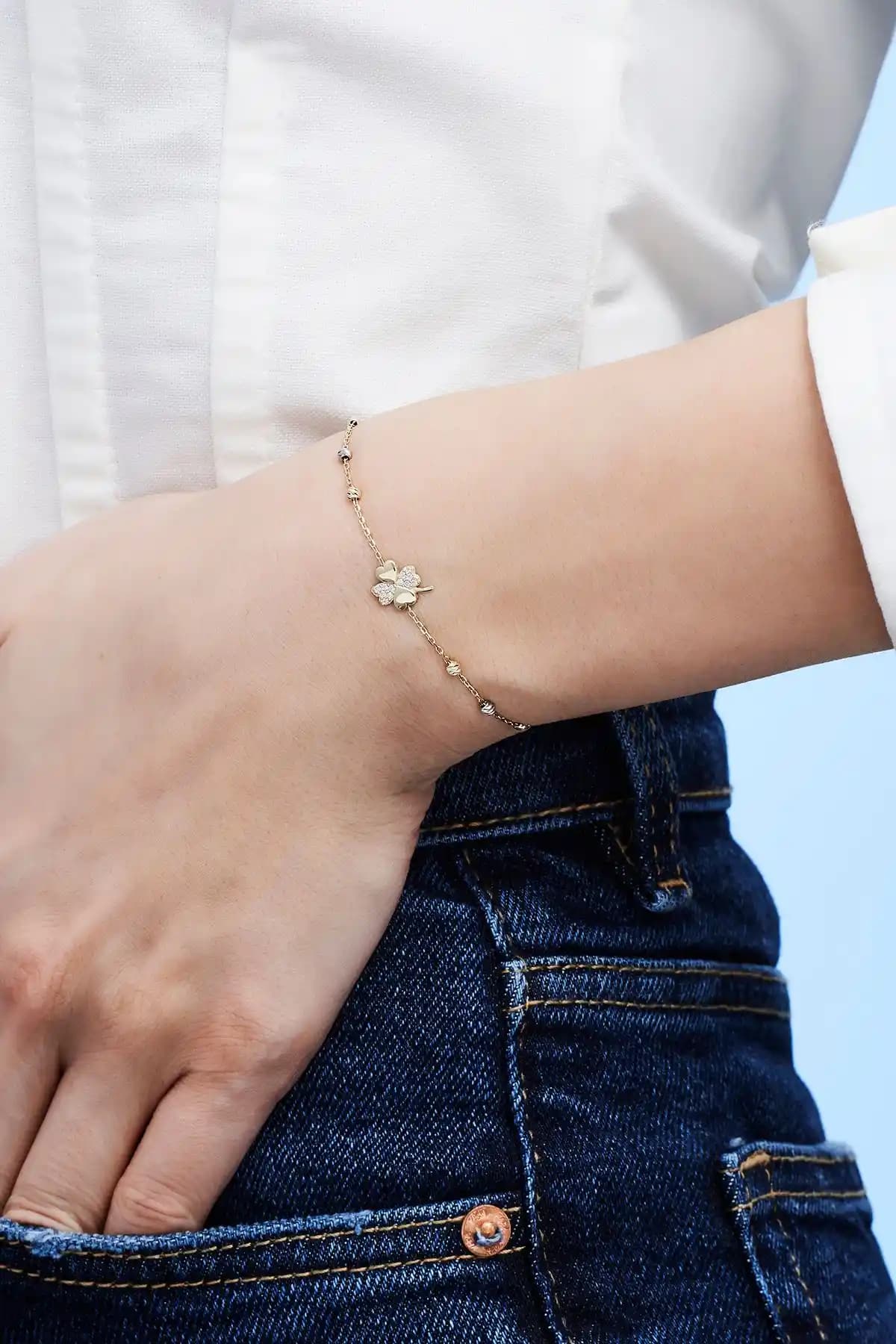 Altınbaş Altın Yonca Bileklik: Zarif ve Anlamlı Takı Seçenekleri