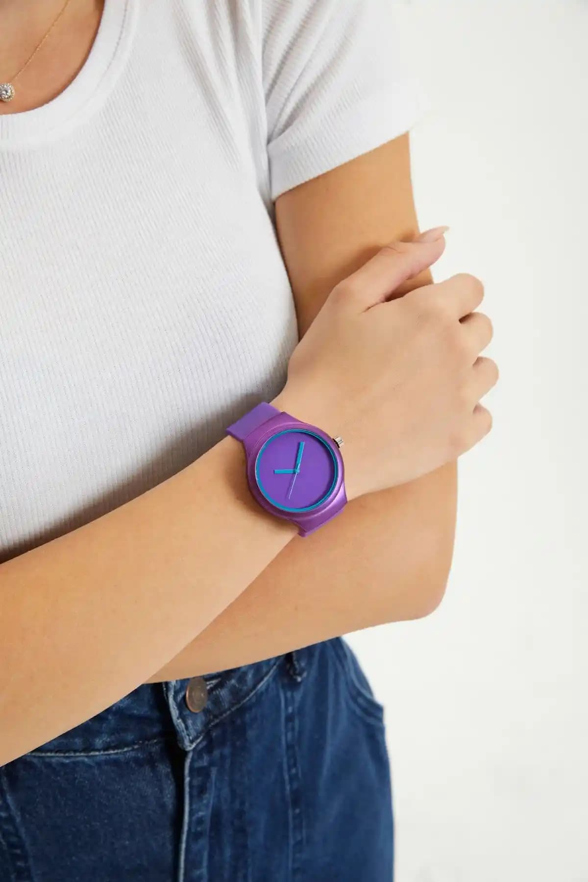 Aqua Di Polo 1987 Kadın Kol Saatleri: Şıklık ve Fonksiyonellik Bir Arada