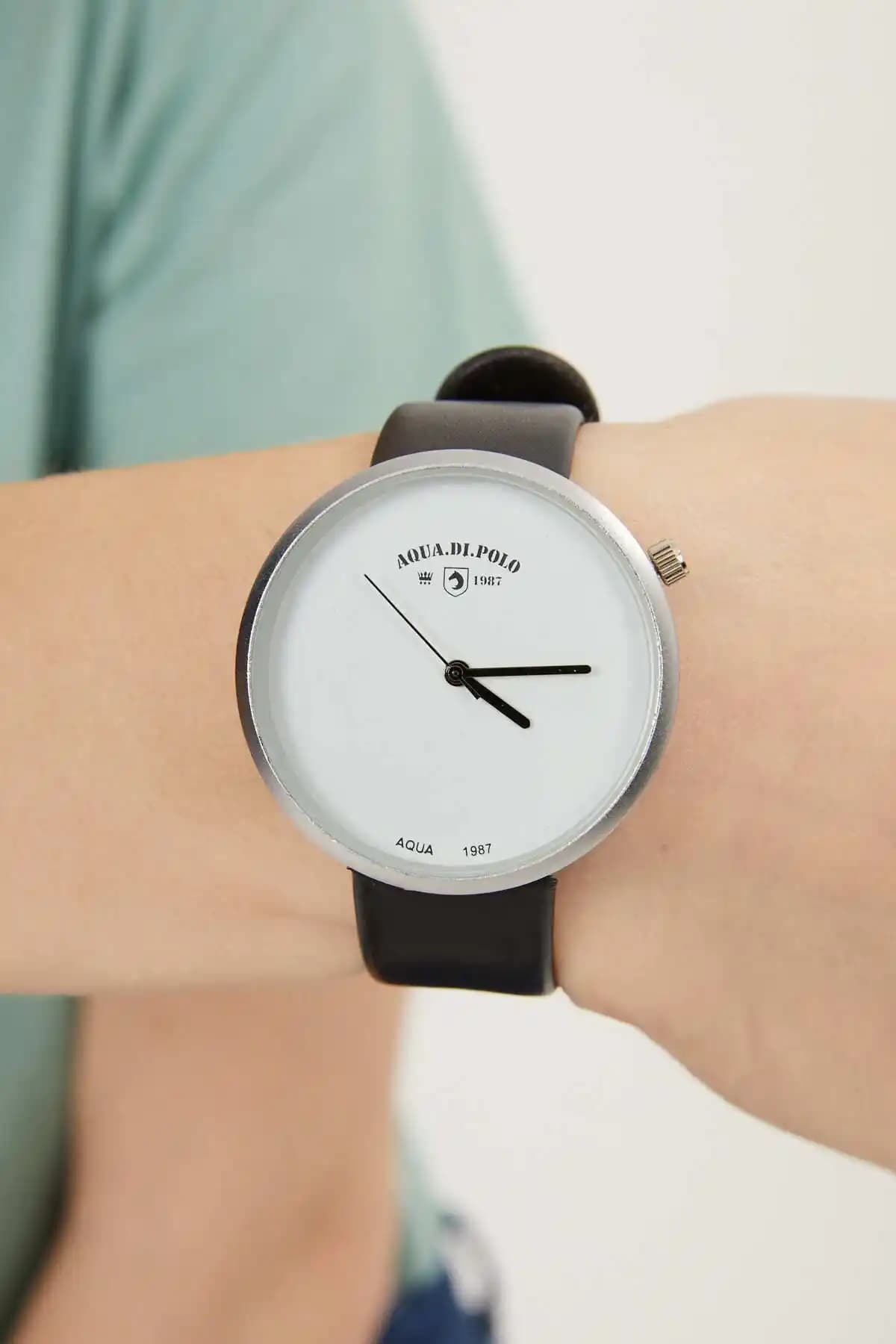 Aqua Di Polo 1987 Unisex Kol Saati: Modern Tasarım ve Fonksiyonellik Bir Arada