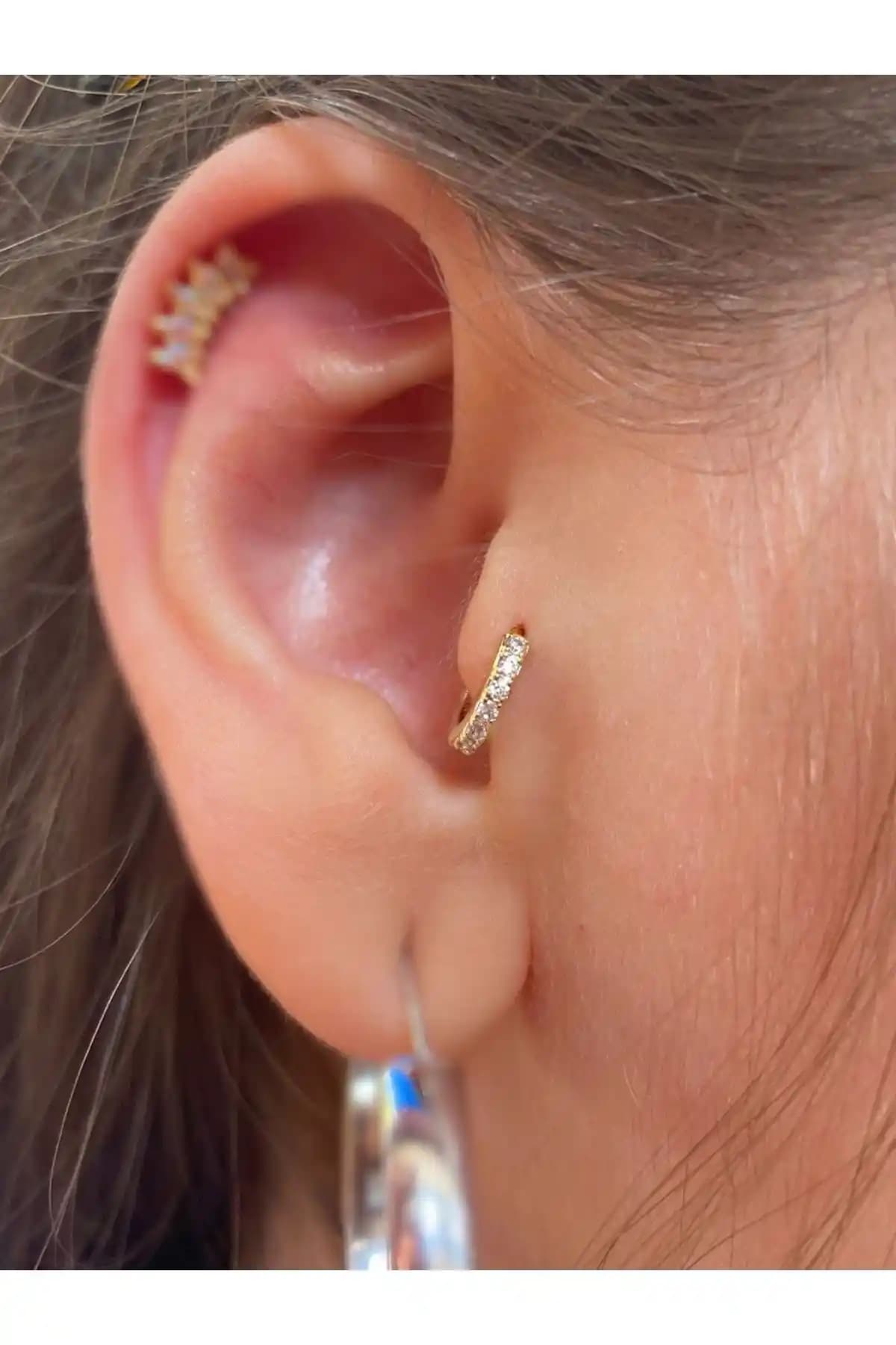 Arescollection Cerrahi Çelik Tam Tur Taşlı Halka Tragus ve Kıkırdak Piercingi Özellikleri