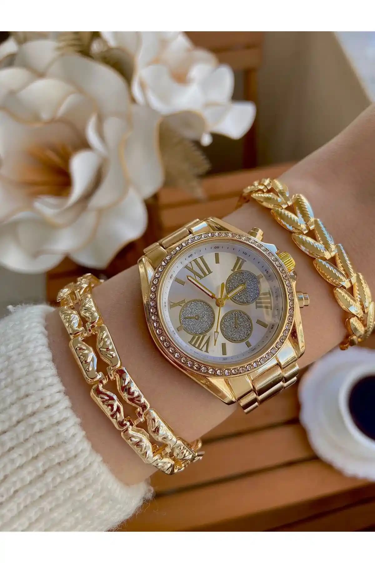 Arzu Butik Altın Renkli Taşlı Metal Kordon Kadın Saat ve Bileklik Seti