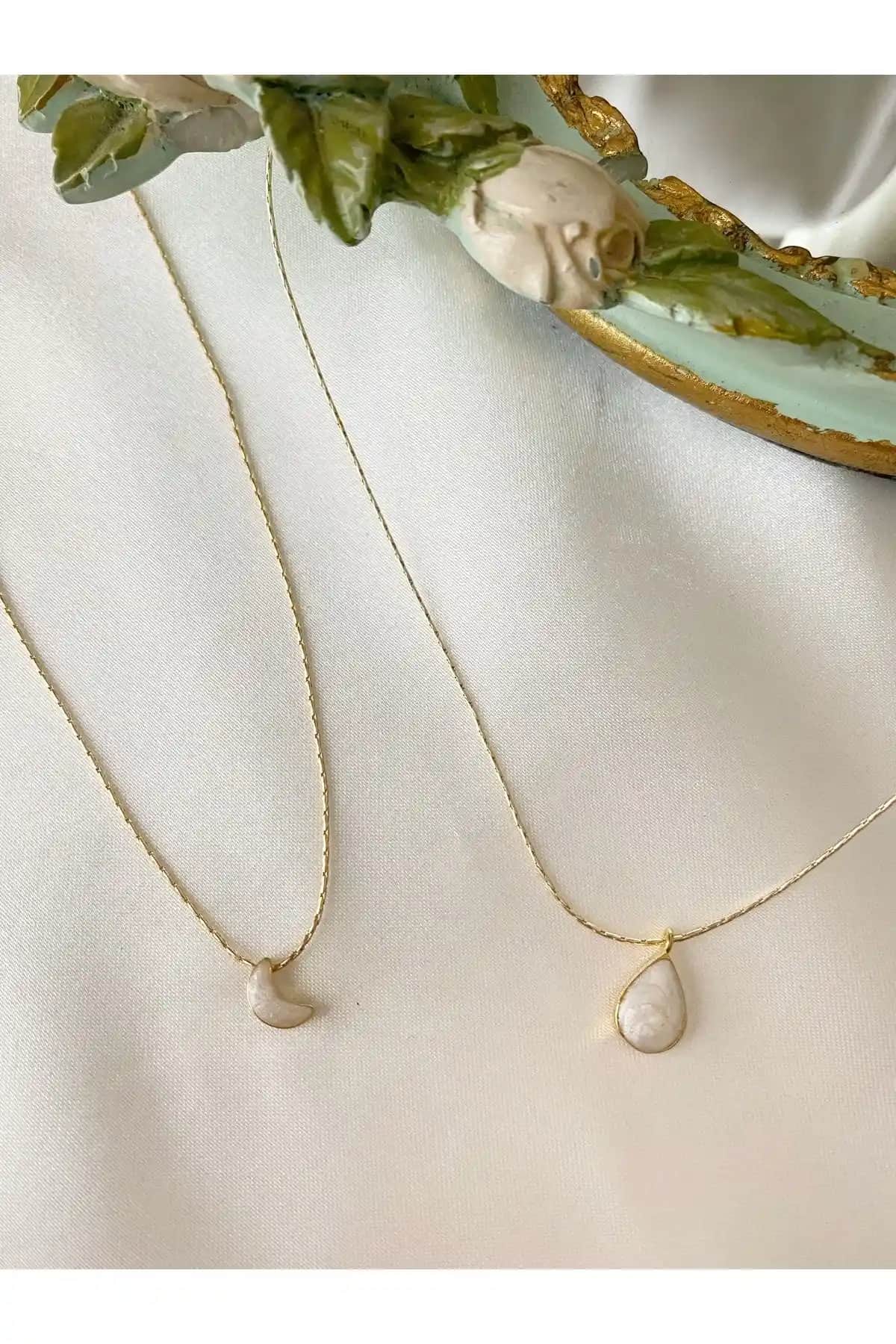 Asia by Leuvoié Doğal Sedef Taşlı Hilal ve Damla Kolye Özellikleri ve Kullanım Alanları