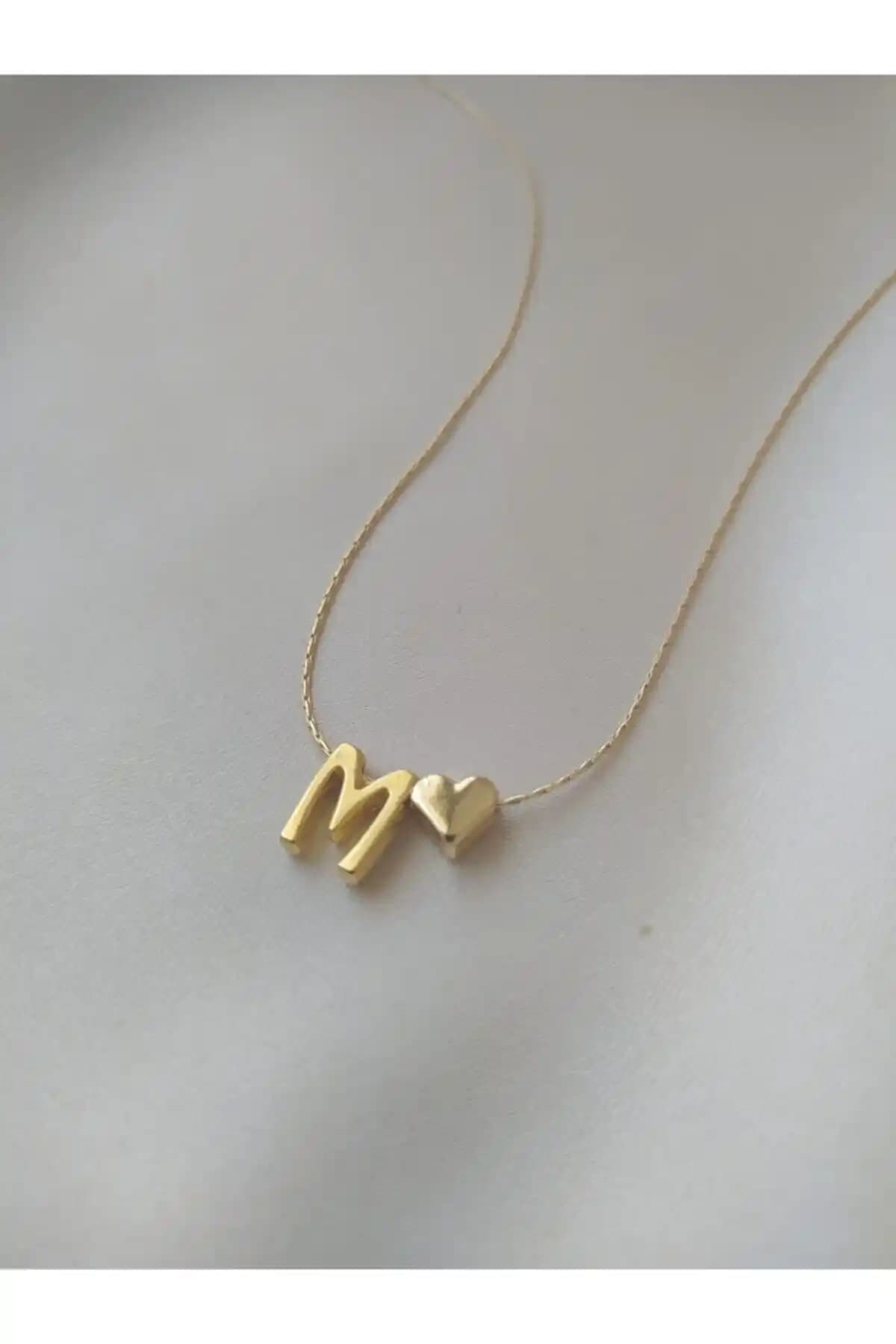 Asia by Leuvoié M Harfi Kolye: Şıklık ve Anlamın Modern Buluşması