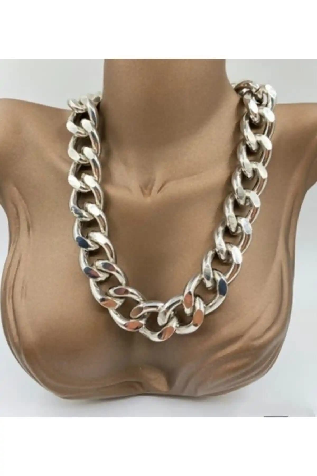 Asia Chic Kalın Zincir Kolye Gümüş Kaplama ve Doğal Taş Detaylarıyla Şıklık Sunar