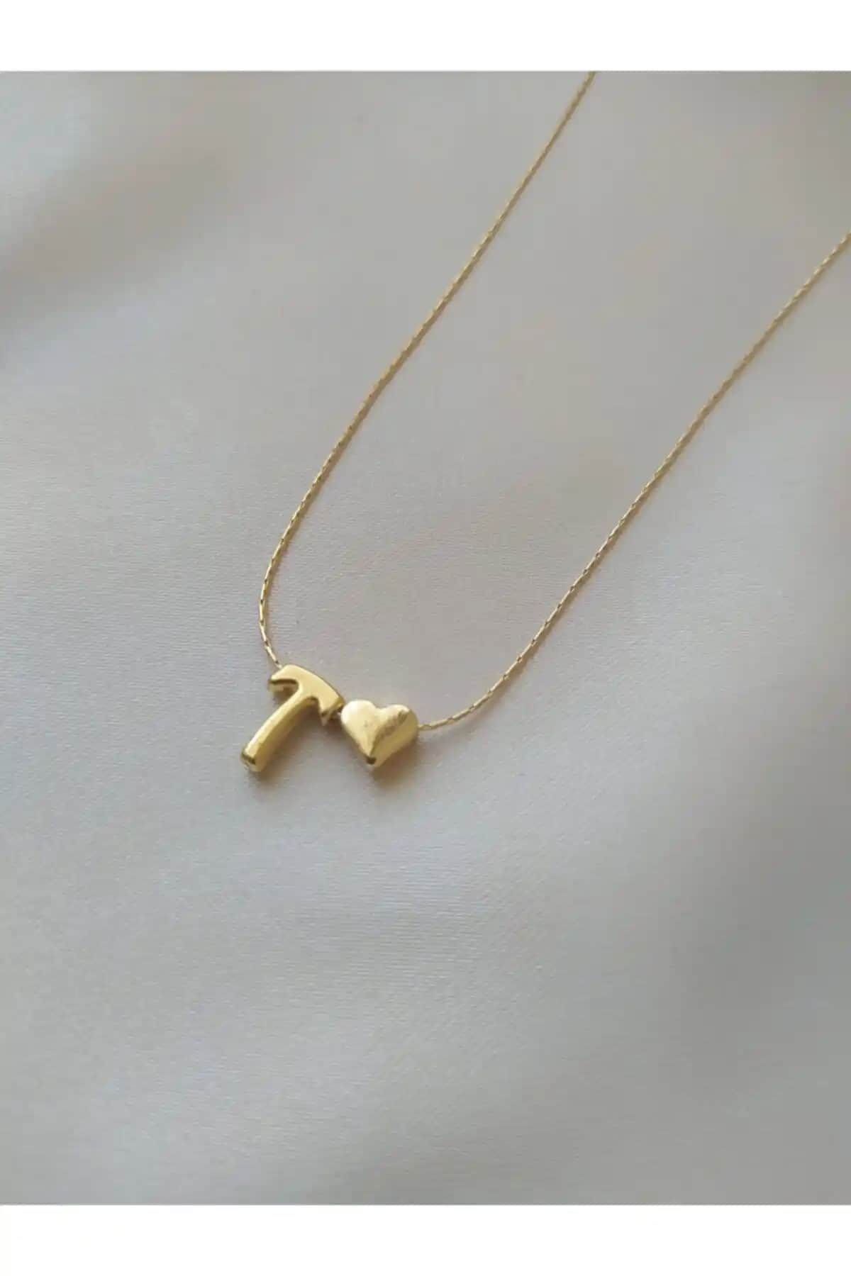 Asia Chic T Harfli Kolye: Modern ve Zarif Altın Kaplama Takı Seçeneği