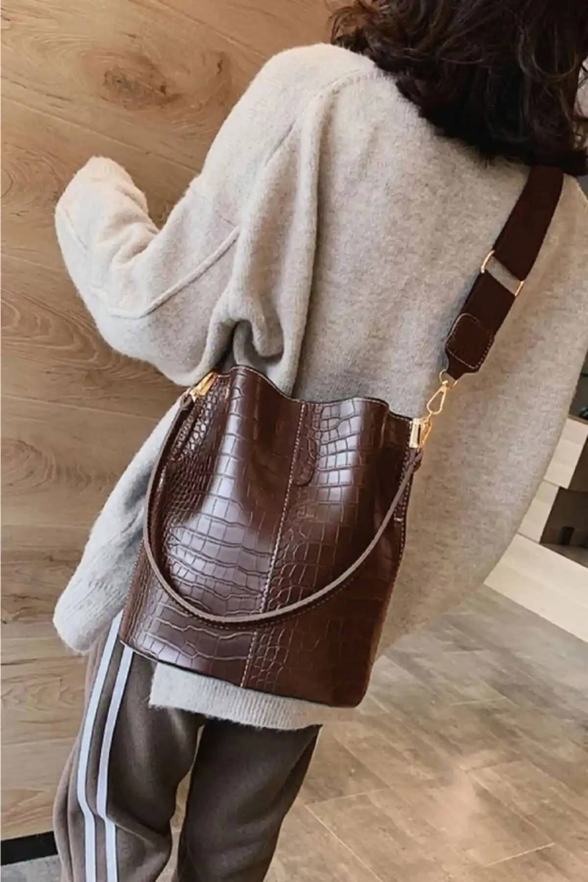 Aslan Çanta Chris Kahve Kadın Üç Bölmeli Suni Deri Günlük Kullanım Çantası