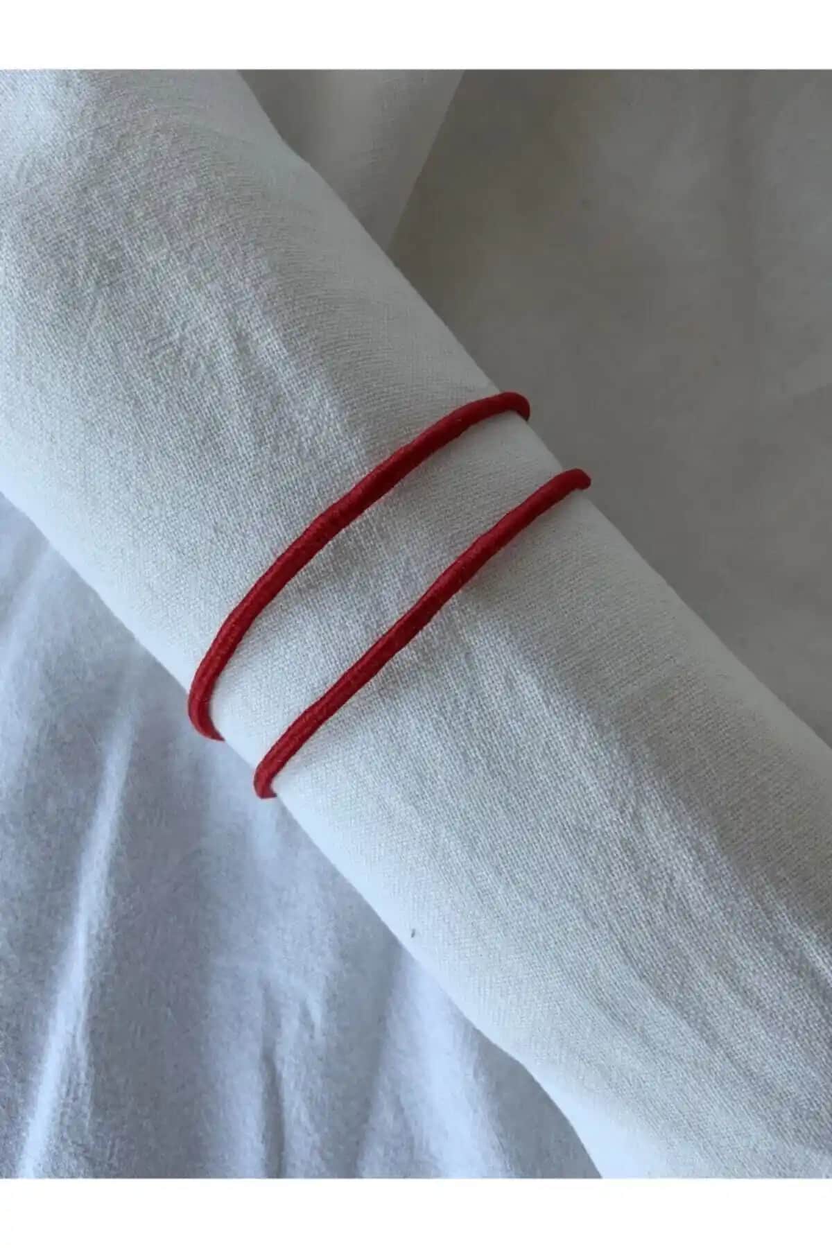 Atölye Merdiven Kaderin Kırmızı İpi 2'li Bileklik Seti: Anlamlı ve Şık Takı Seçeneği