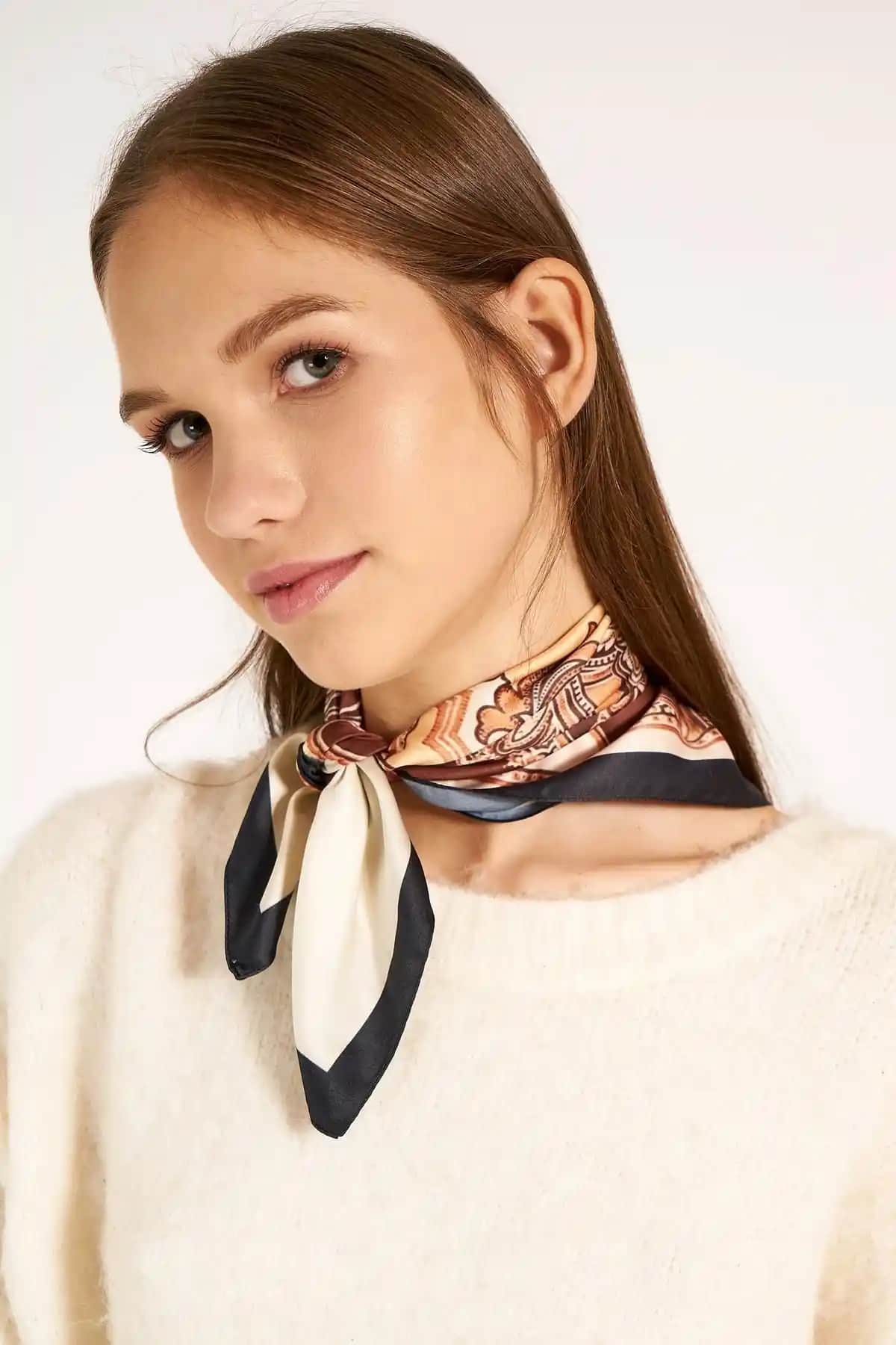 Axesoire 13471 Etnik Desenli Kadın Bandana Fular Şık ve Çok Yönlü Aksesuar