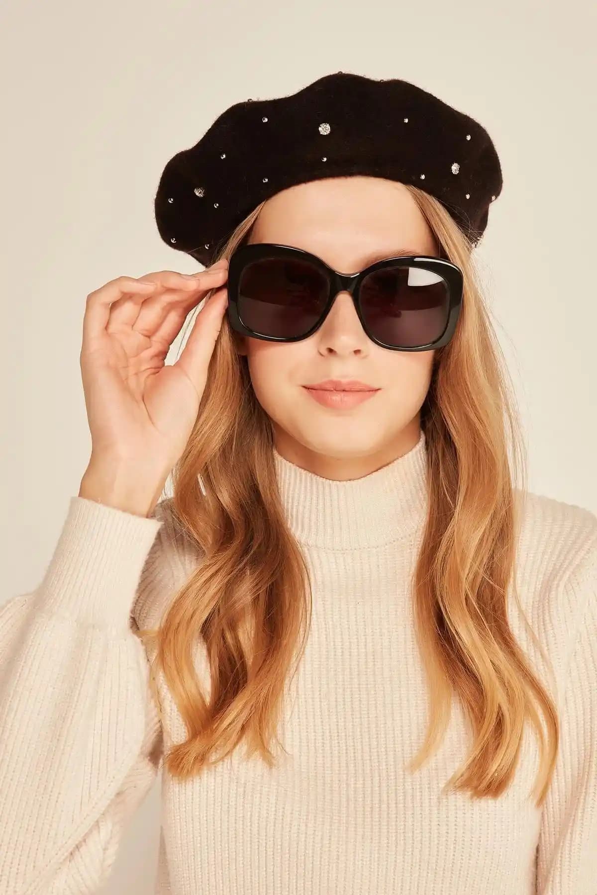 Axesoire 13500-10 Yüzey Taşlı Siyah Yünlü Ressam Bere Günlük ve Özel Kullanım İçin